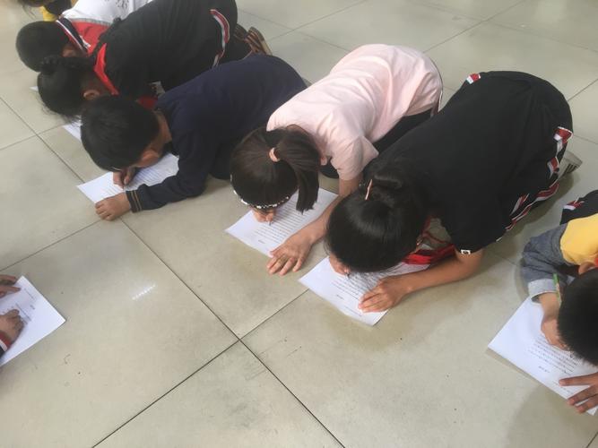 锡市九校二年一班中队活动之注意力体验式拓展训练